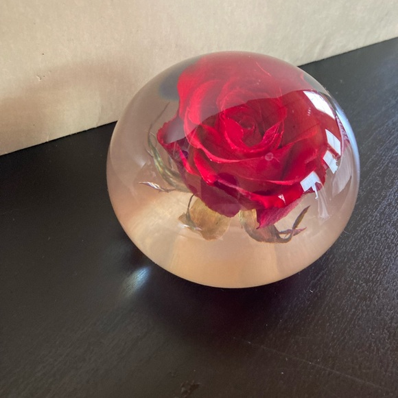 Vintage Tarax infinity red rosé paperweight - Picture 5 of 12